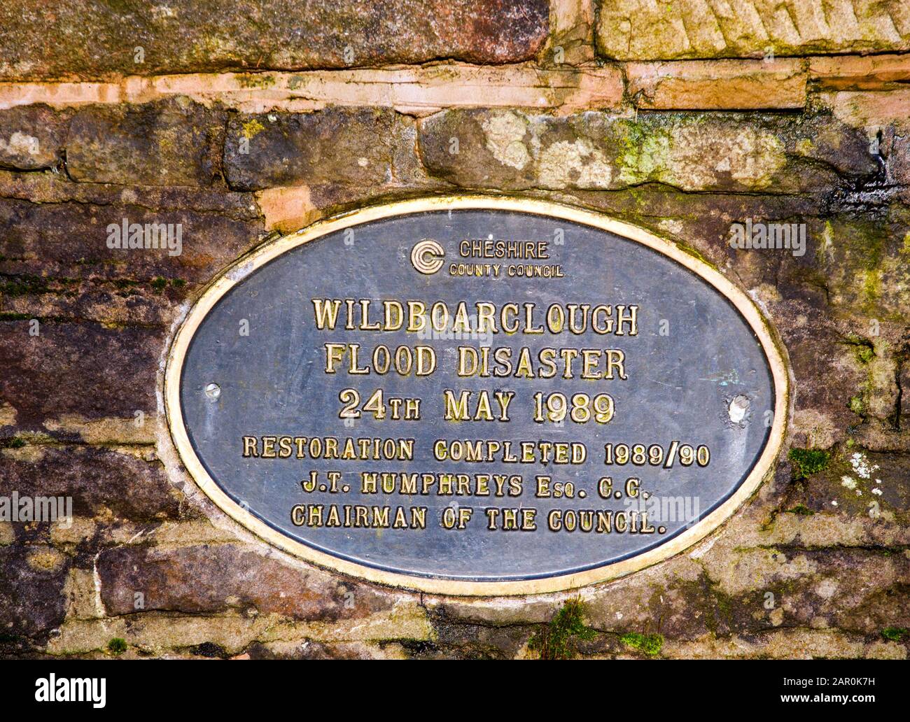 Plaque on the river bridge at Wildboarclough  Cheshire in the peak district marking the flood disaster of May 1989 Stock Photo