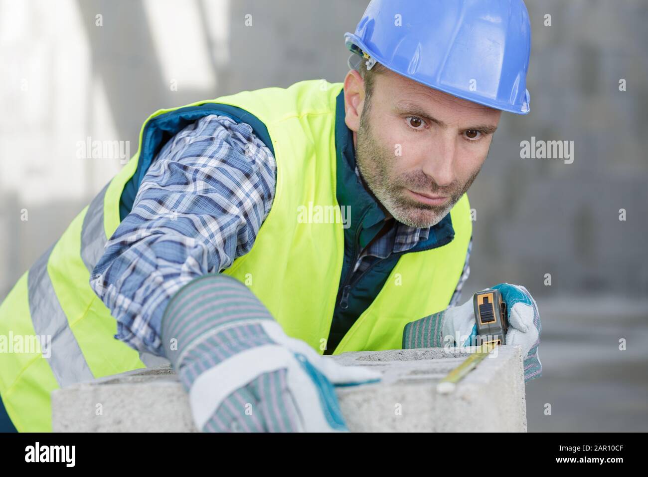 man measuring correct height with level Stock Photo Alamy