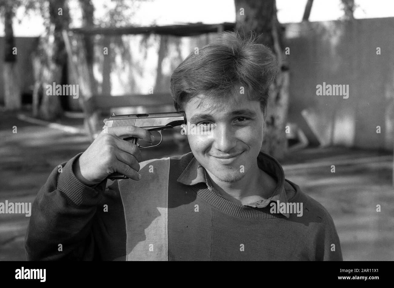 Man smile gun to head hi-res stock photography and images - Alamy