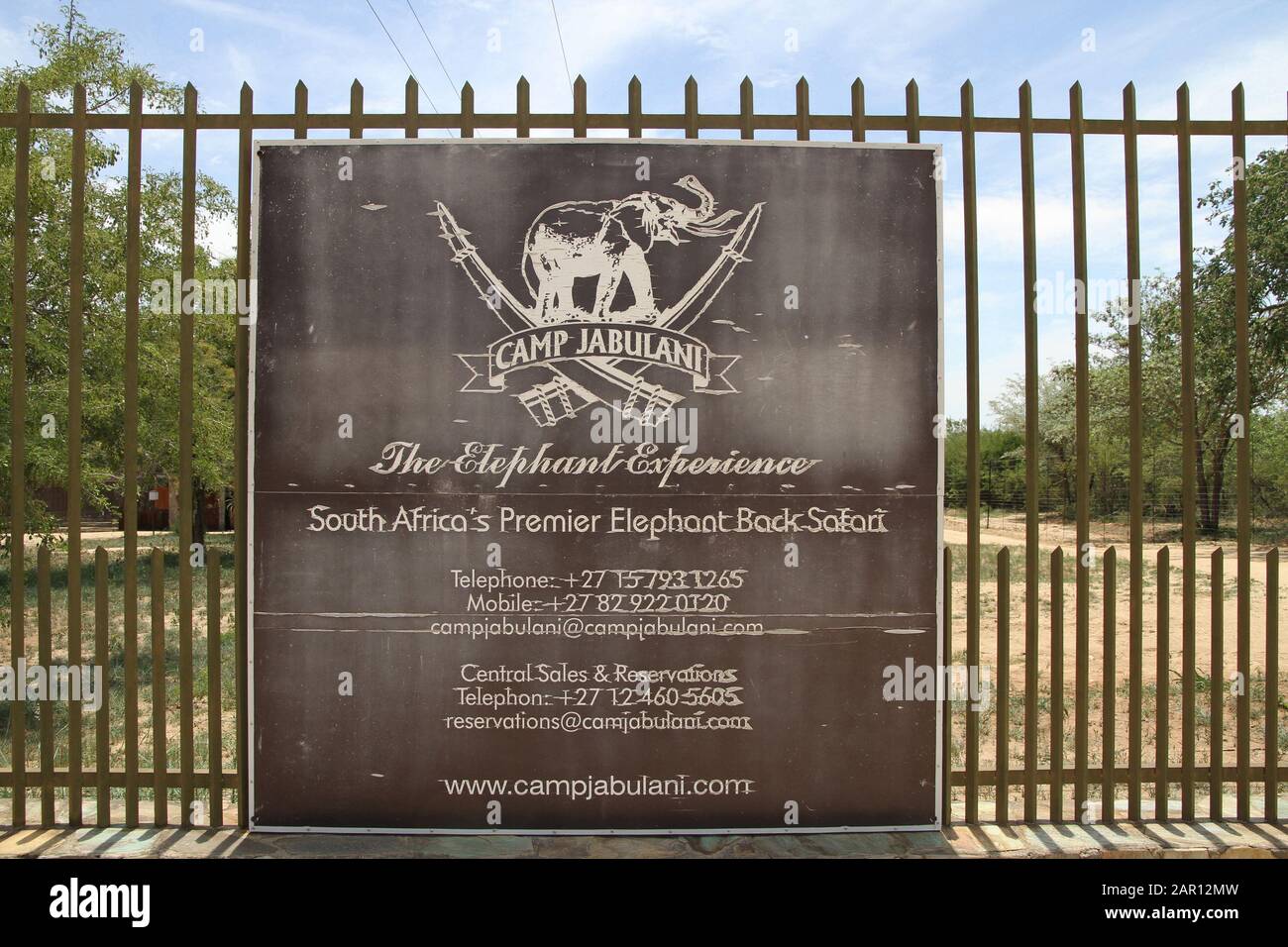 Camp Jabulani Elephant Back Safari entrance gate fence, Hazyview, Mpumalanga, South Africa. Stock Photo