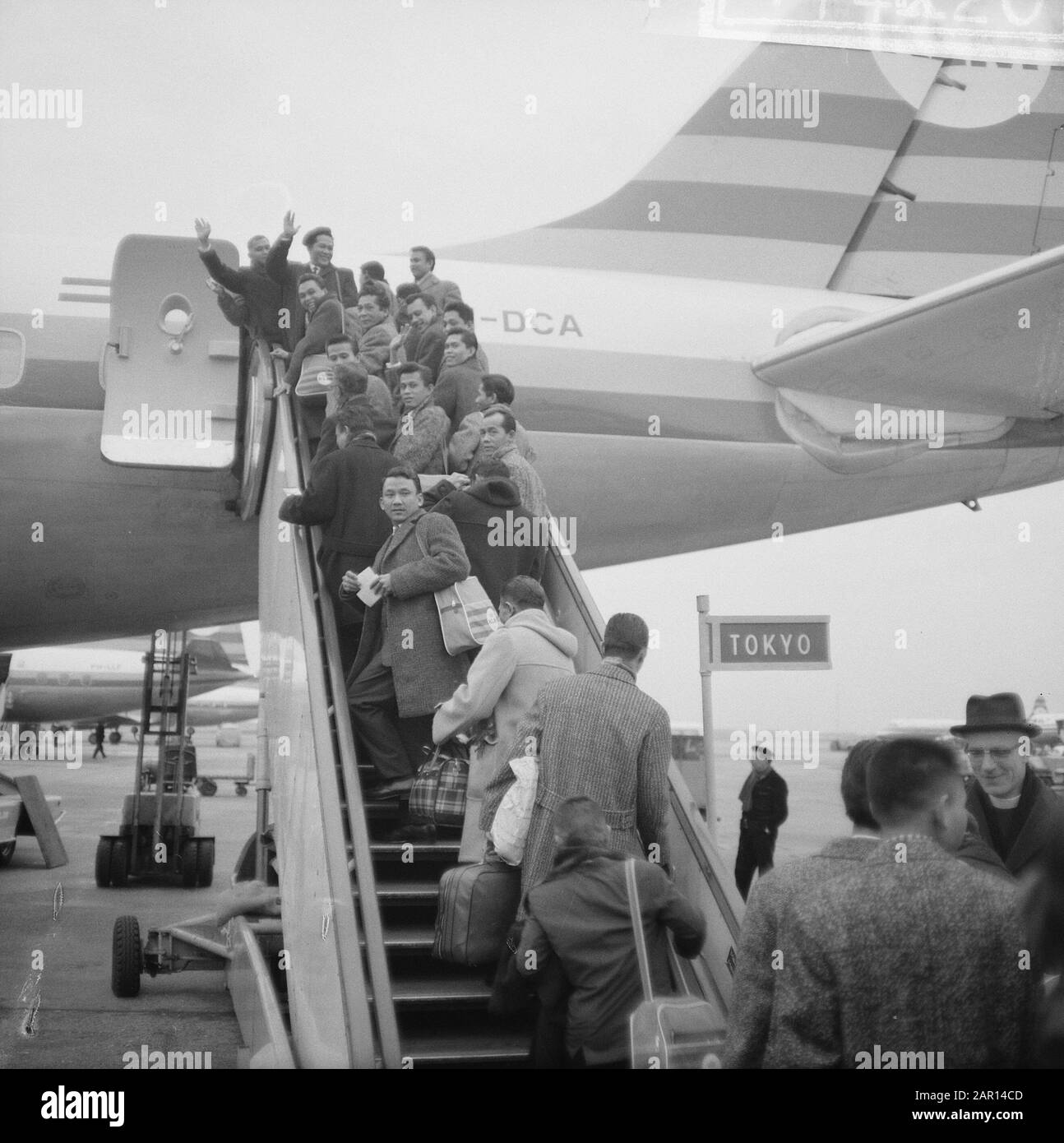 Departure from Schiphol of Filipino sailors Date: 11 February 1965 Location: Noord-Holland, Schiphol Keywords: ZALEDEN, leave Stock Photo