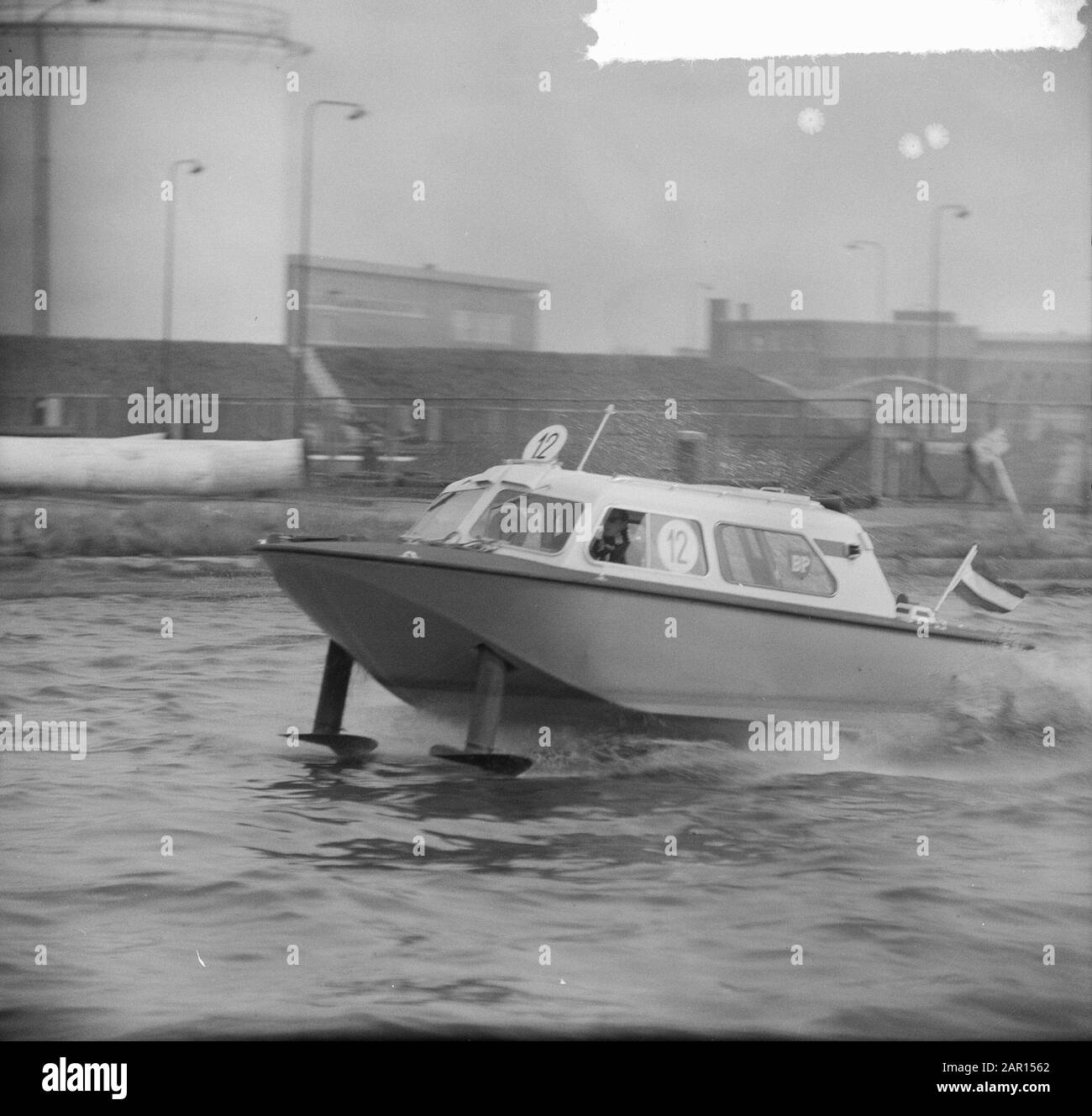 Exhibition Hiswa in the RAI, the polyester air-cushion boat Date: March 4, 1965 Keywords: boats, exhibitions Institution name: HISWA Stock Photo