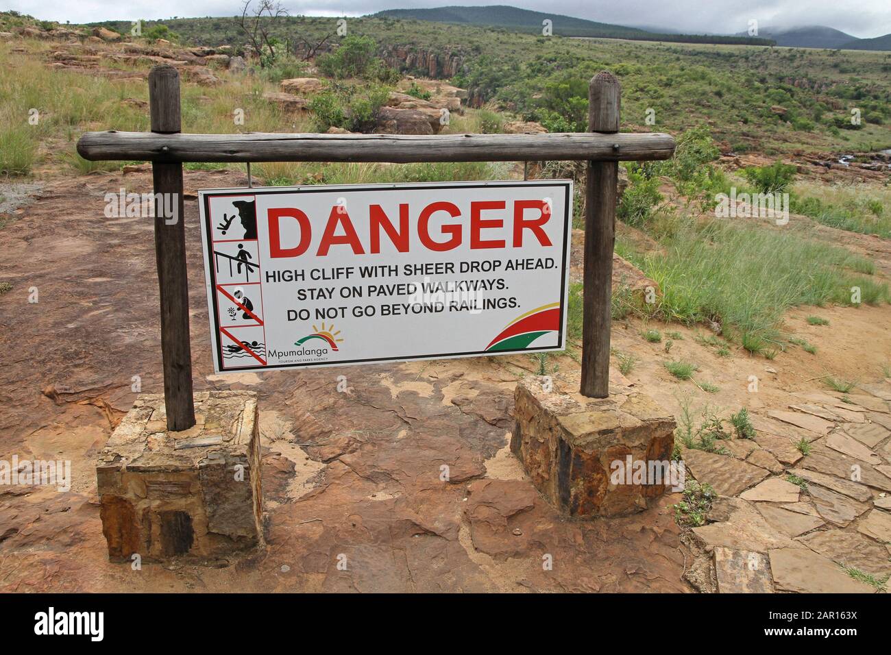 Danger Warning sign high cliff with sheer drop ahead, Burke's Luck Potholes, Graskop Blyde River Lodge, Moremela, Mpumalanga, South Africa. Stock Photo