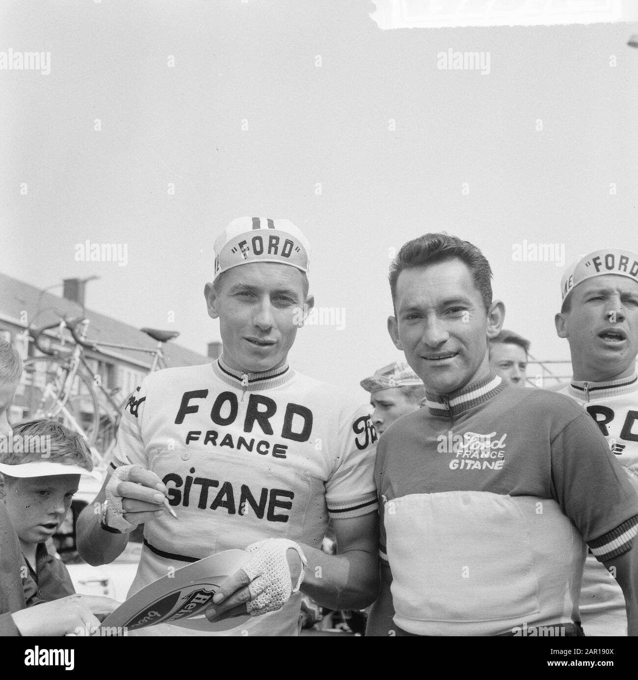 Tour of the Netherlands, start at Amstelveen, Jacques Anquet (kop) Date: May 12, 1965 Location: Amstelveen, Noord-Holland Keywords: START, laps, cycling Personal name: Jacques Anquetil Stock Photo