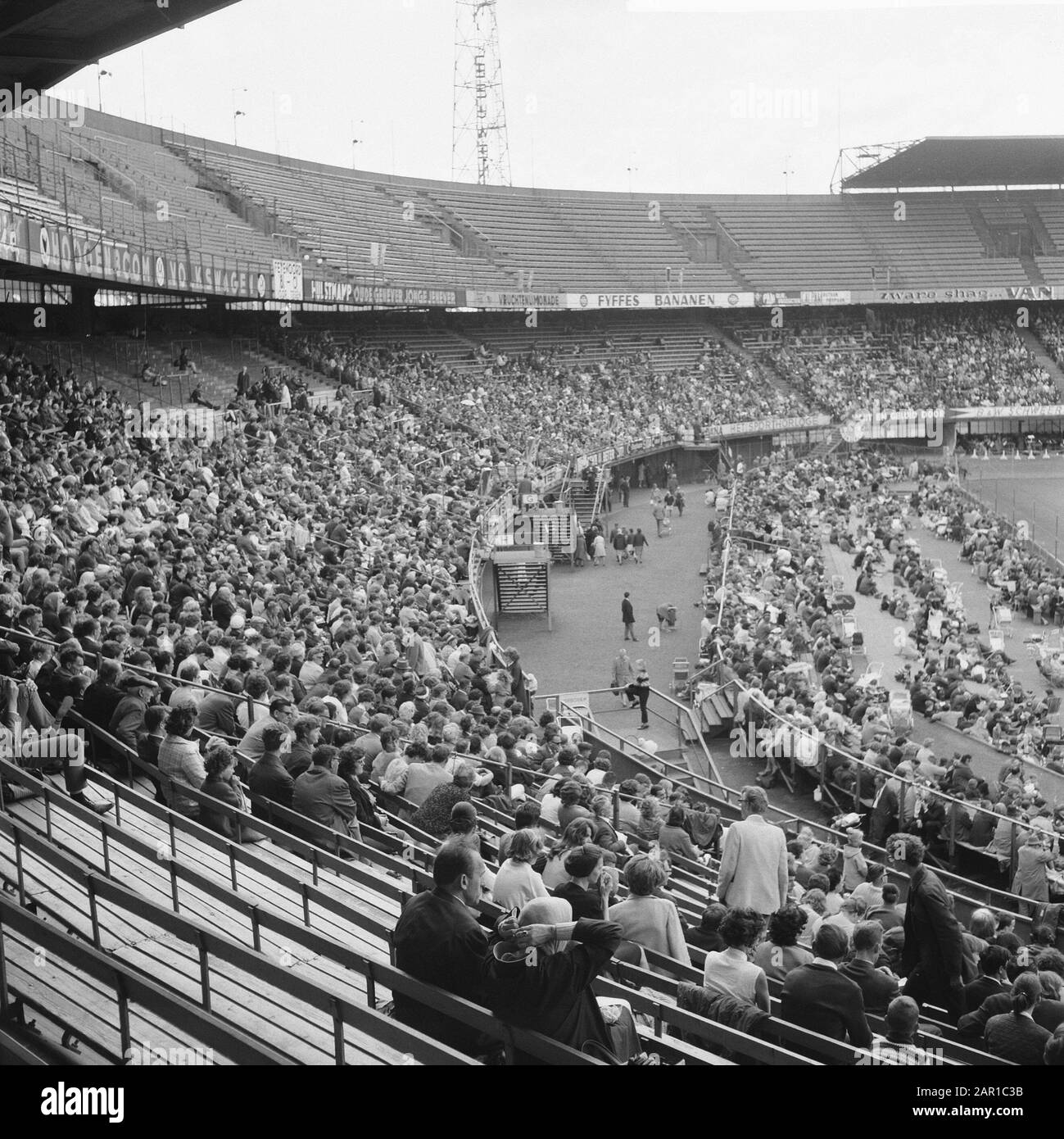Jehovawitnesses in Rotterdam, Mr. Knorr (world leader Jehova) during his speech in the Kuip Date: 3 July 1965 Location: Rotterdam, Zuid-Holland Keywords: Jehovawitnesses, redes Stock Photo
