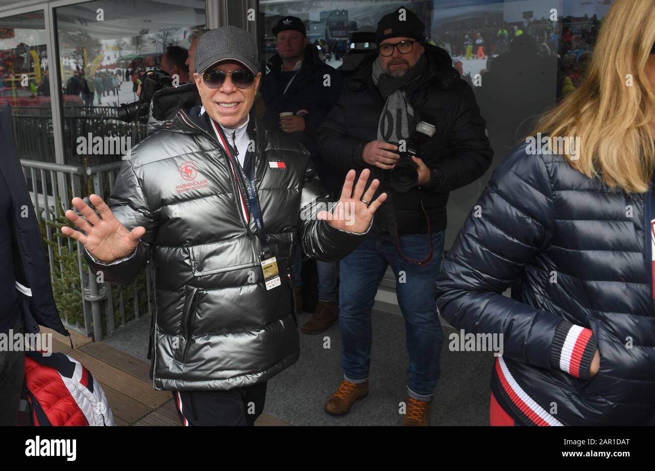 25 January 2020, Austria, Kitzbühel: The entrepreneur Tommy Hilfiger shows  himself in the finish area of the Hahnenkamm race before the men's downhill  race on the Streif. Photo: Felix Hörhager/dpa - ATTENTION: