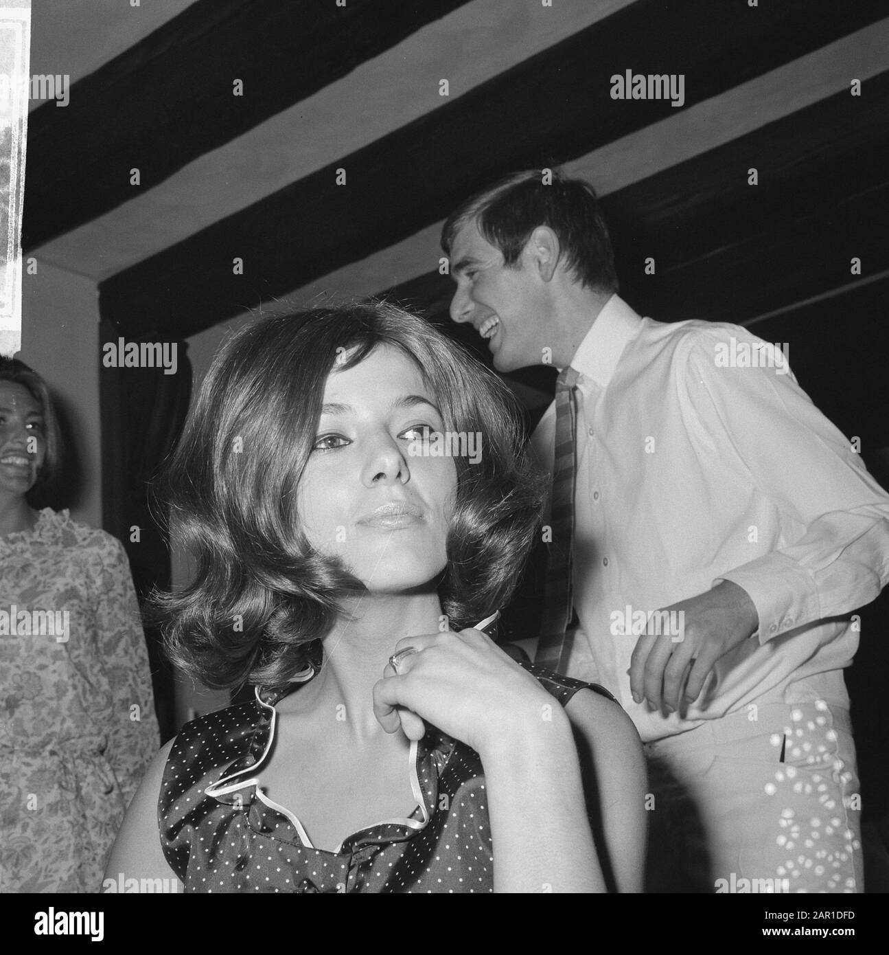 Hairstyle Tendens 1966 Of Women S Hairdresser Mario Short Haircut Hairdresser Mario At Work Date 23 July 1965 Keywords Hairdressers Hairstyles Stock Photo Alamy