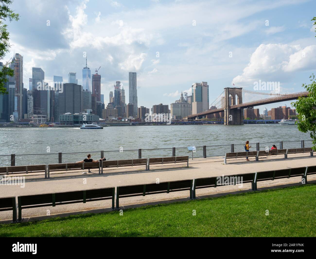 Brooklyn bridge promenade hi-res stock photography and images - Alamy