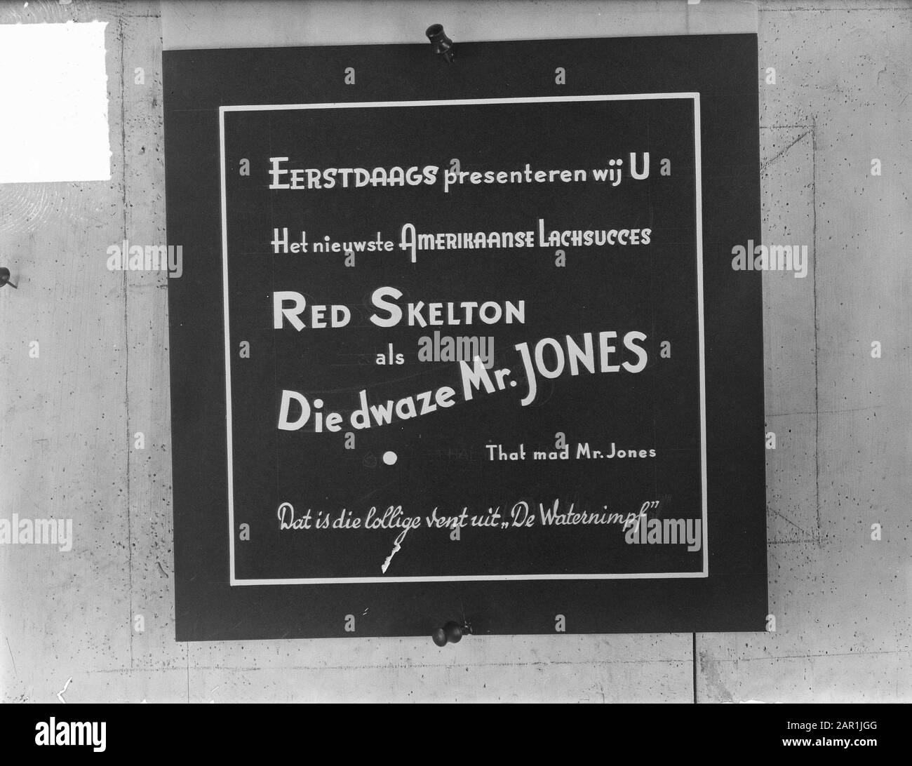 Film Repros Die Dwaze Mr. Jones Annotation: Subject the film The Fuller Brush Man. Other title was That Mad mr. Jones, starring American comedian Red Skelton (right) Date: July 26, 1949 Keywords: films, movie stars Person name: Skelton, Red Stock Photo