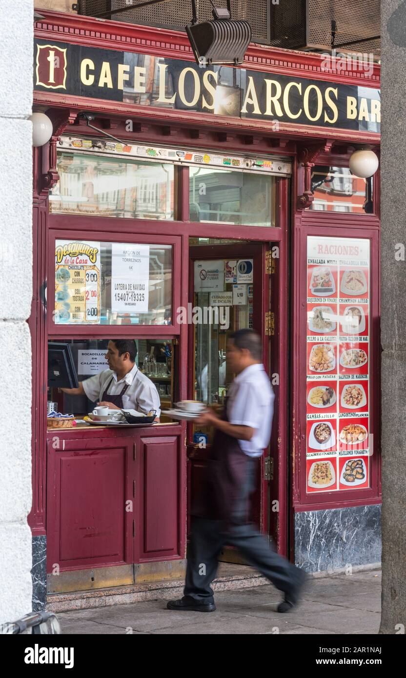 Cafe and bars hi-res stock photography and images - Alamy