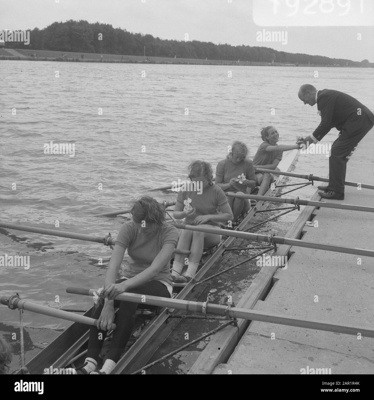 Ladies double four rowing hires stock photography and images Alamy