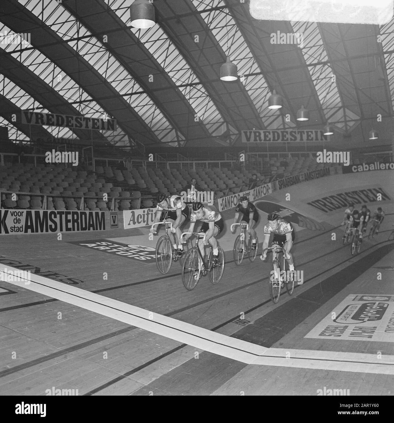 Six day cycling RAI Amsterdam, second day Date: December 12, 1969 Location: Amsterdam, Noord-Holland Keywords: CYCLENS Personal name: Post, Peter Stock Photo