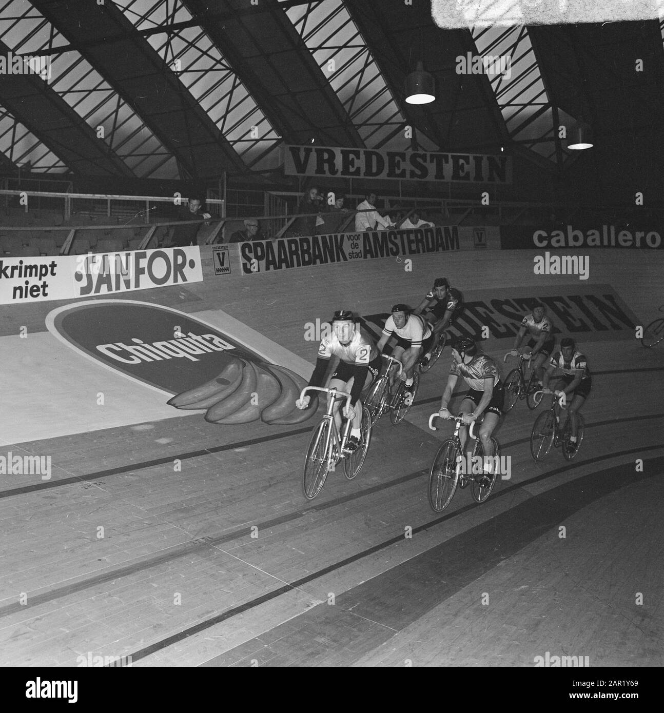 Six day cycling RAI Amsterdam, second day Couple Duyndam-Eugen in action Date: 12 December 1969 Location: Amsterdam, Noord-Holland Keywords: CYCLING NAME: RAI Stock Photo
