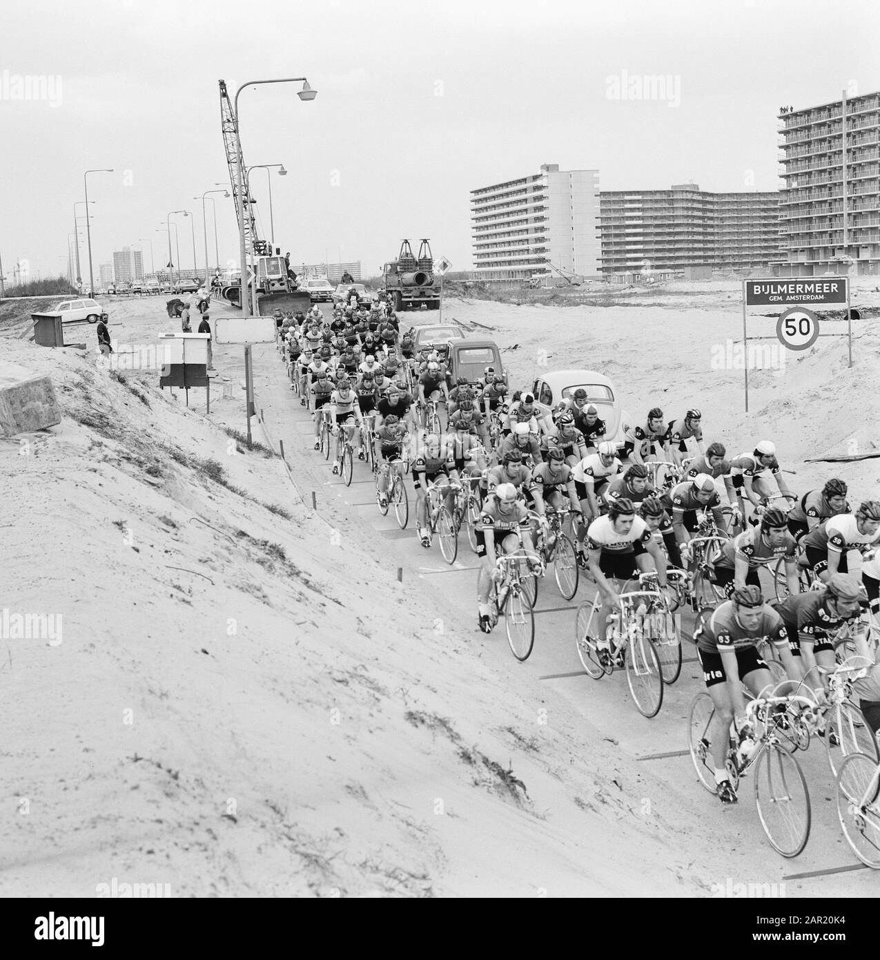 Olympiatour in Amsterdam starts. In the Bijlmer Date: 25 april 1974 Location: Amsterdam, Bijlmermeer Keywords: sport, cycling Institution name: Olympia's Ronde van Nederland Stock Photo