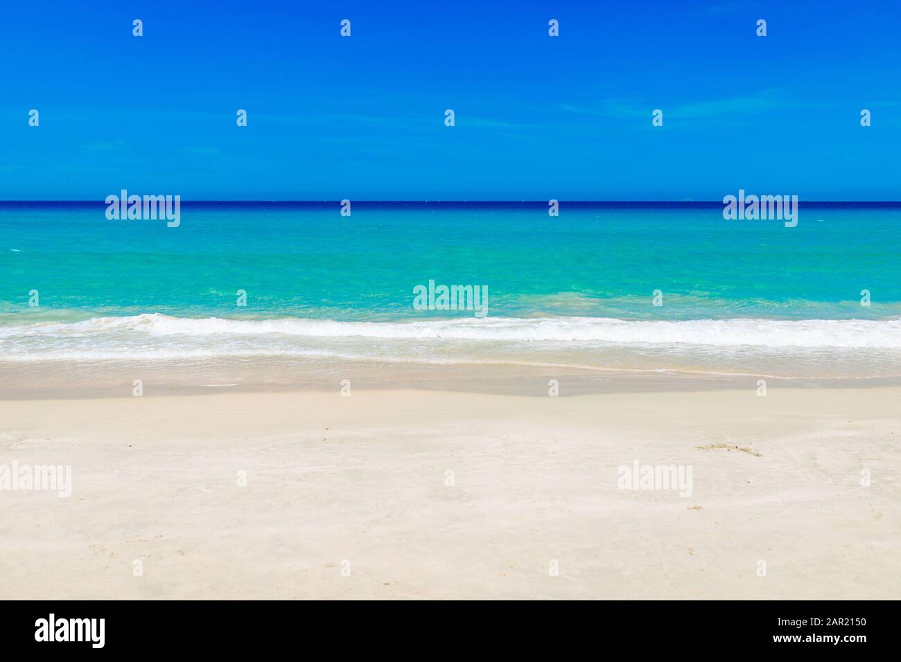 Empty sand beach with blue sea and blue sky background. Summer Vacation ...