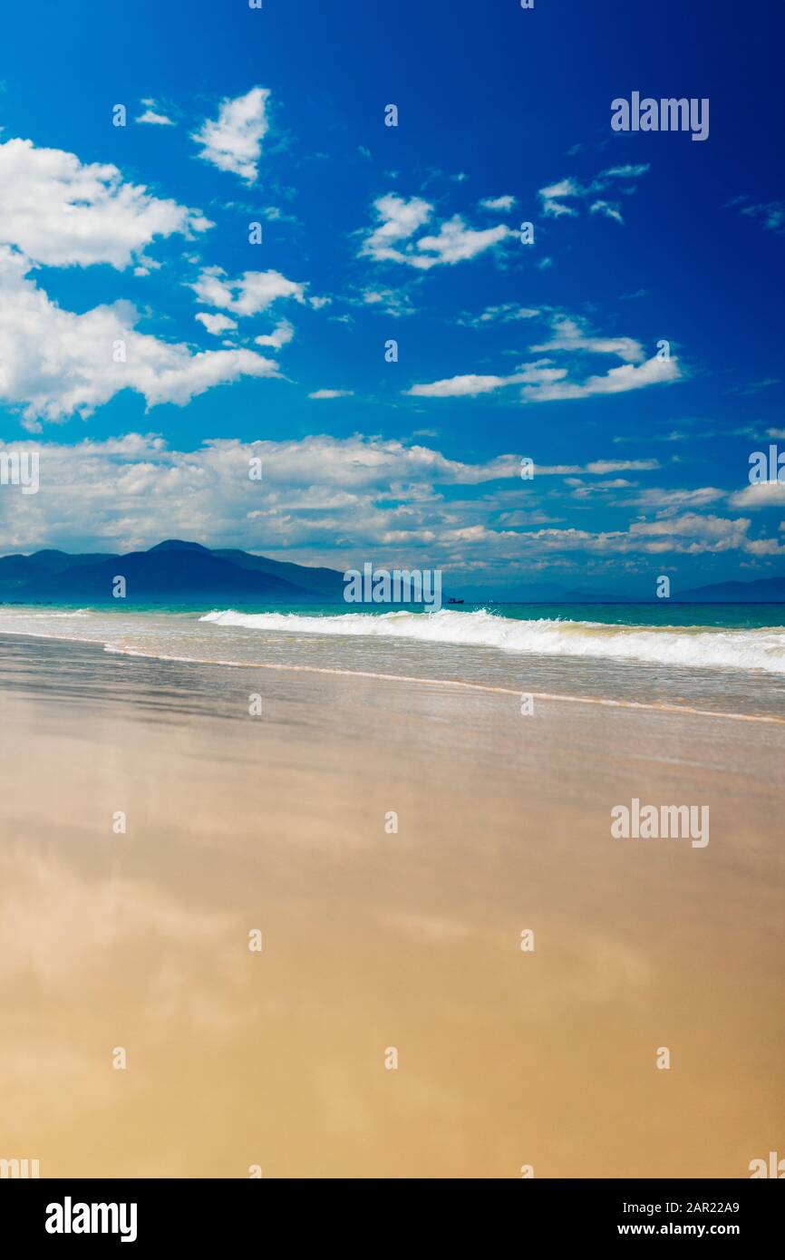 Empty sand beach with blue sea and blue sky background. Summer Vacation ...