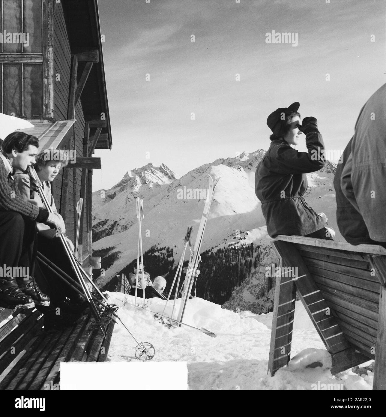 Landscape etc Tyrol  Royal family in Sankt Anton. Rest skiers at a mountain hut Date: 29 December 1950 Location: Austria, Tyrol Keywords: tourism, winter sports Stock Photo
