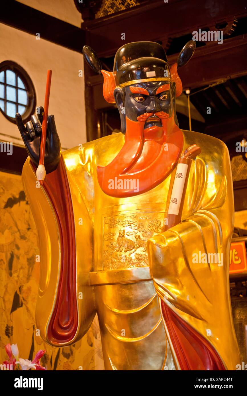 Chinese taoist temple altar gods hi-res stock photography and images ...