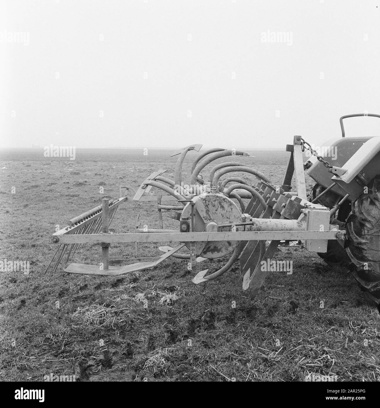 agricultural machinery and implements, work, spinning machines, rottaspa Date: March 1958 Location: Zevenhuizen Keywords: agricultural machinery and tools, spreading, work Personal name: rotaspa Stock Photo