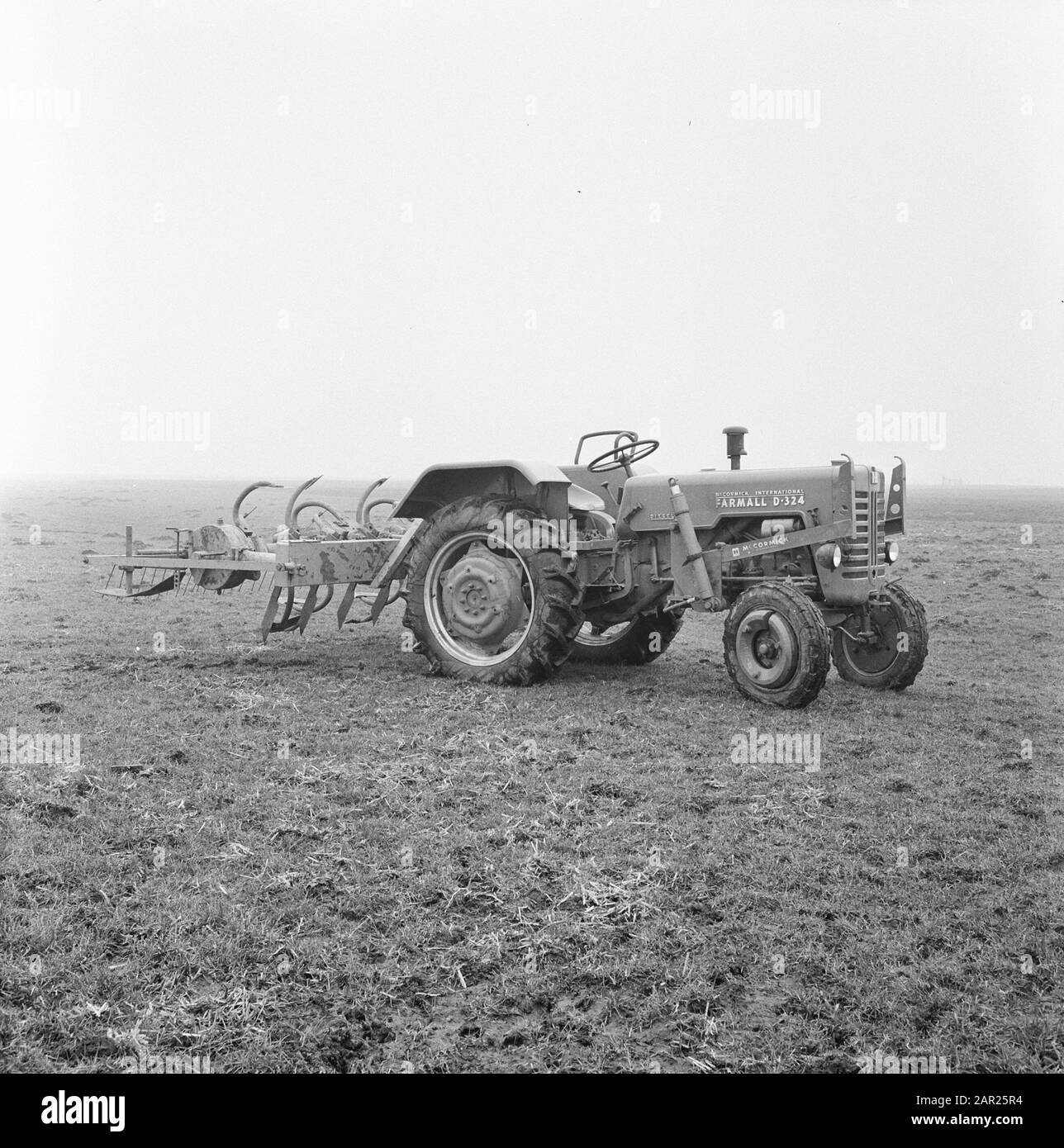 agricultural machinery and implements, work, spinning machines, rottaspa Date: March 1958 Location: Zevenhuizen Keywords: agricultural machinery and tools, spreading, work Personal name: rotaspa Stock Photo