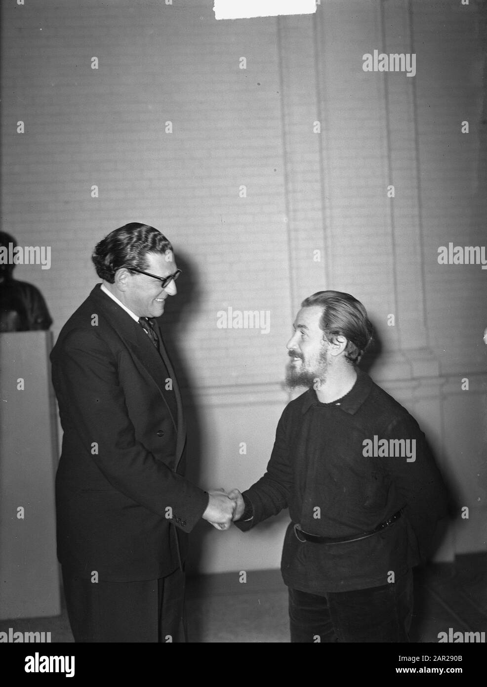 Award ceremony to Maurits Dekker and Ad de Cheese Date 14 January 1950