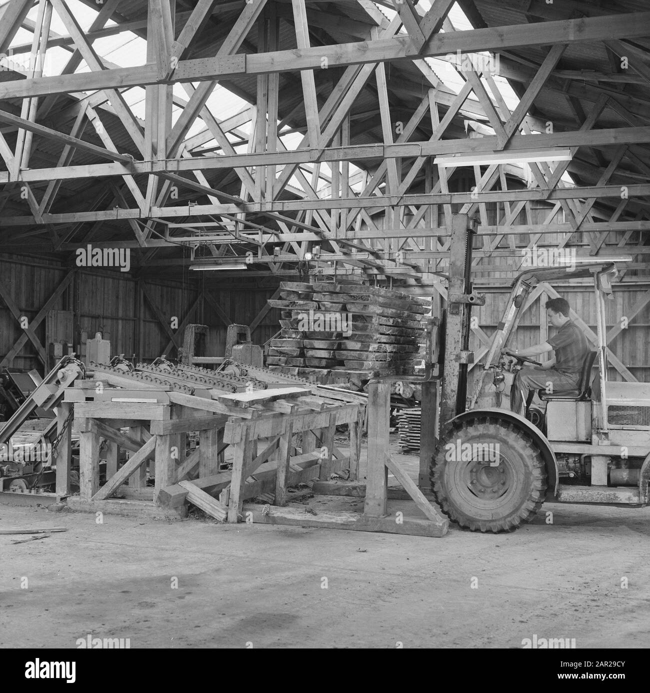 woodworking, sawmills, forklifts, centre plates, lonneker Date August