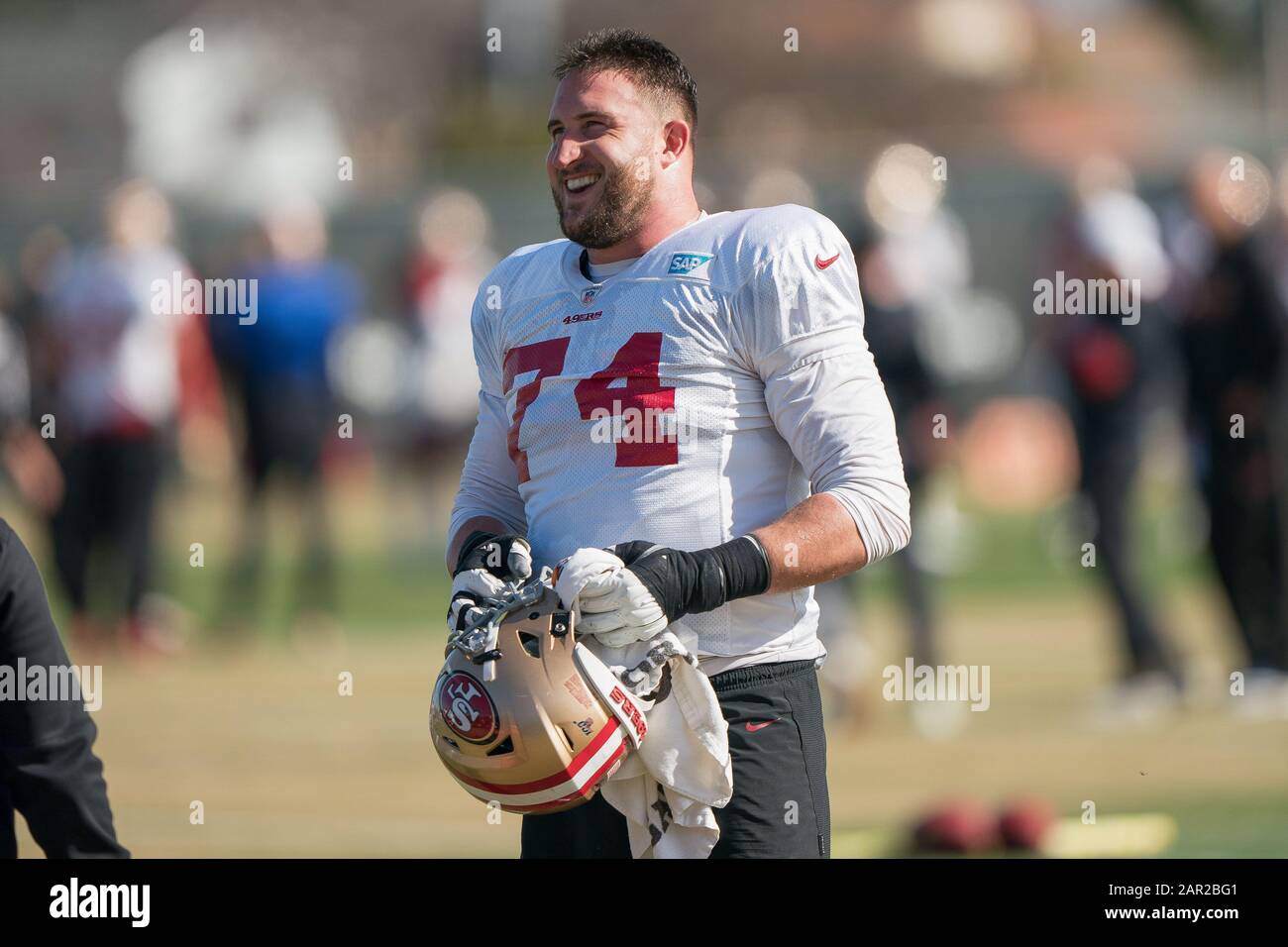 Joe Staley Signed San Francisco 49er Jersey (Beckett Hologram) 6xPro Bowl  O-Line