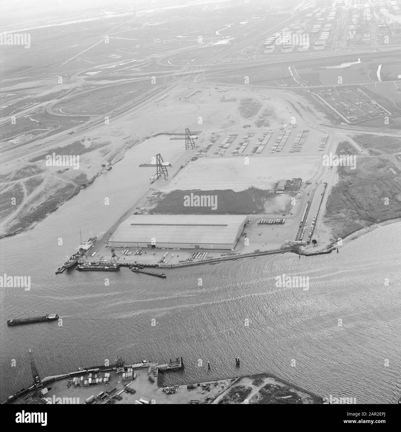 ports, ships, cranes Date: undated Keywords: ports, cranes, ships Stock Photo