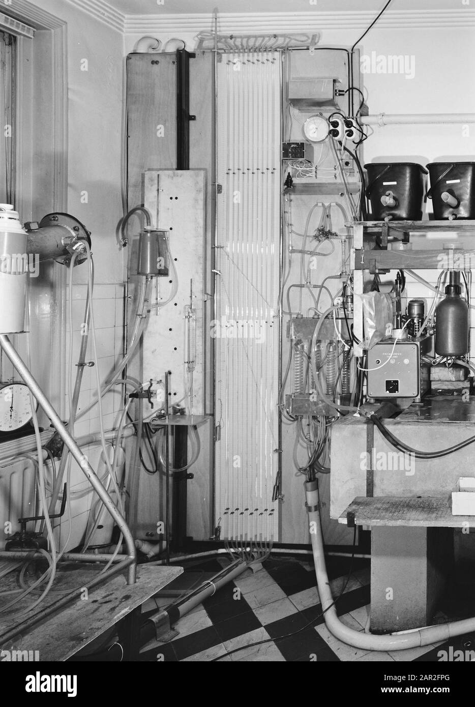 [Heideme] Laboratory  Test setup in Hydrological Laboratory of the Research Department Date: March 1967 Location: Arnhem Keywords: plates, pressure vessels, laboratory, miniralisators, overviews, panels, potential meters, water venting installations Stock Photo