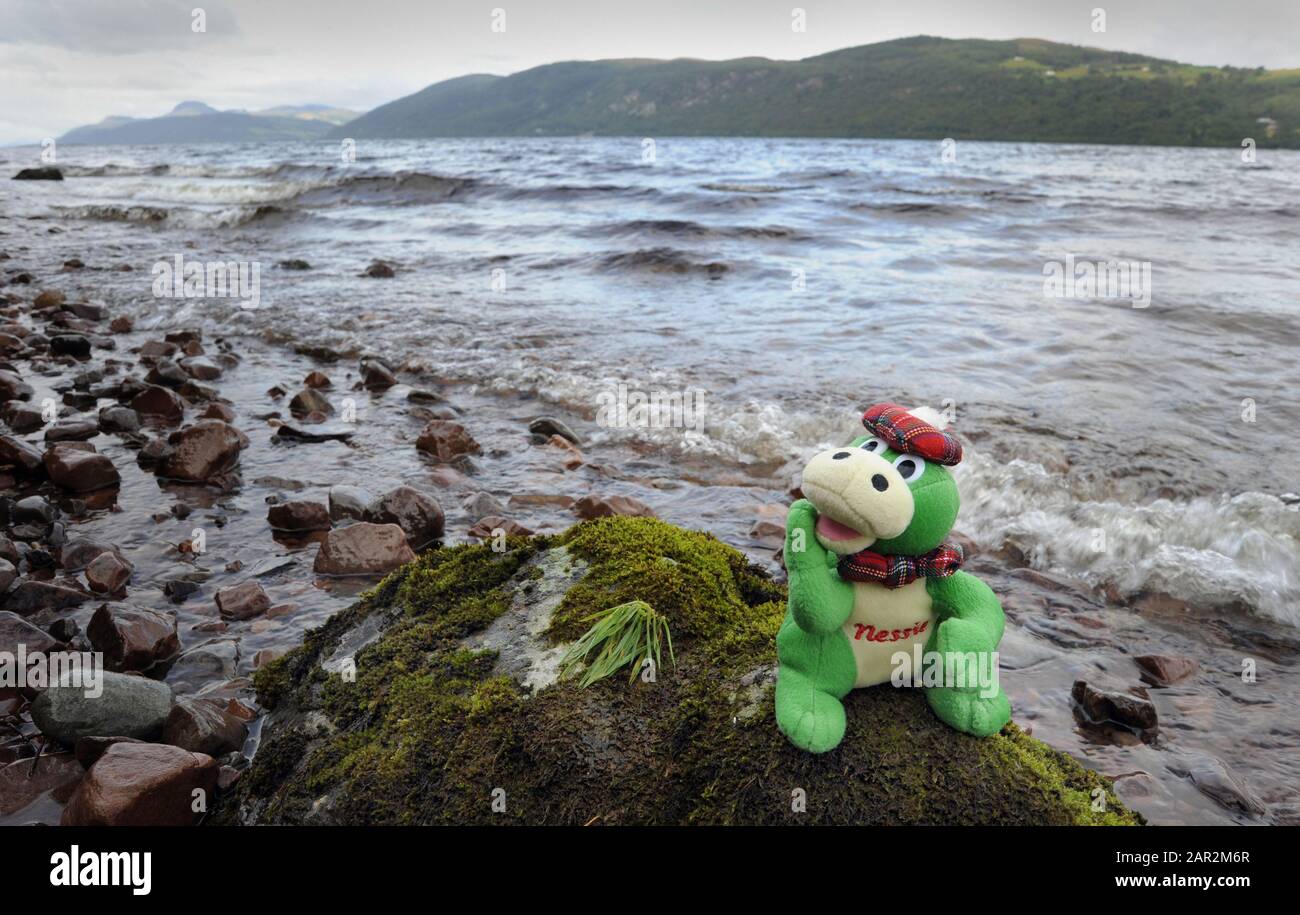 LOCH NESS MONSTER TOY ON THE SHORES OF LOCH NESS SCOTLAND RE NESSIE TOURISM MYTHS LEGENDS MYSTERY UK Stock Photo