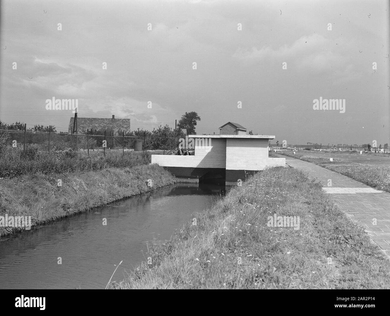 poldering and bemaling, exhaust divers, pedestrian tunnels Date: undated Location: Hedel Keywords: poldering and bemaling, exhaust divers, pedestrian tunnels Stock Photo