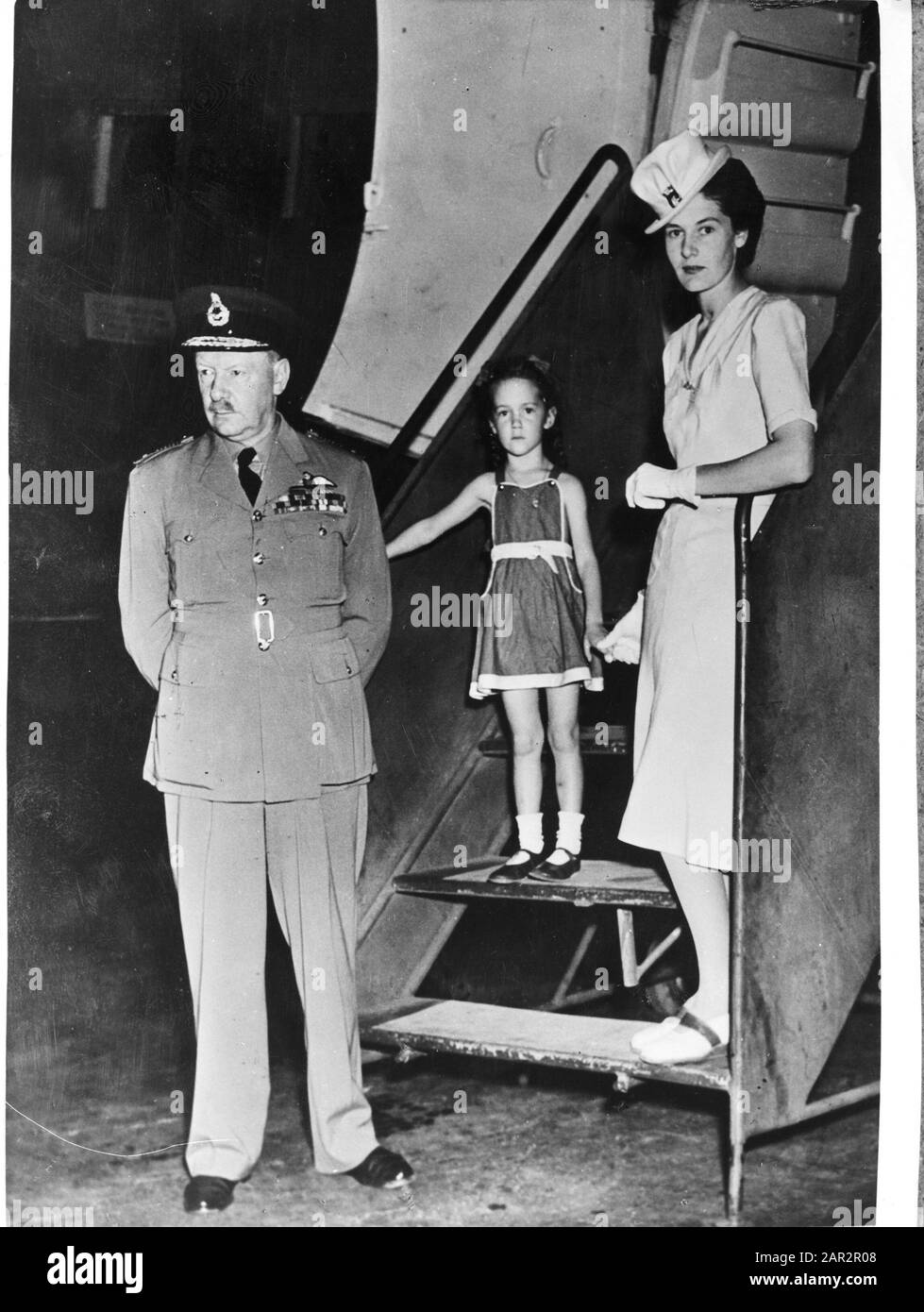 Air Marshal Arthur Harris (Bomber Harris) with wife and child Annotation: Repronegative Date: 1945 Keywords: Air Force, Aviation, Officers Personal name: Harris, Arthur Stock Photo