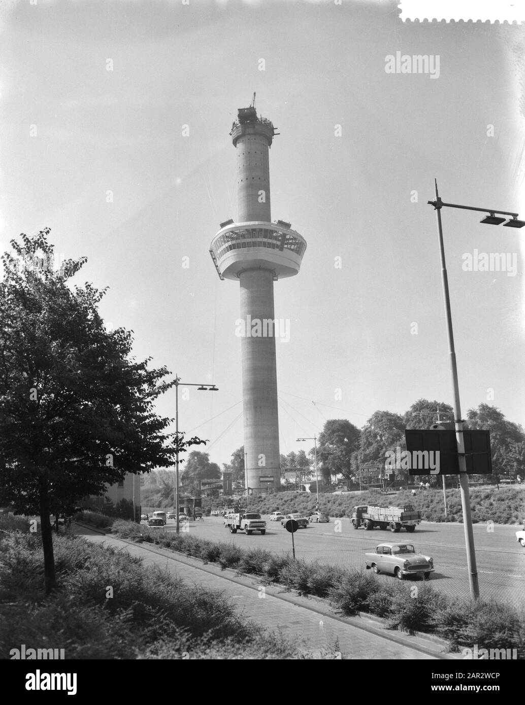The Euromast  Omhooghijsen of the restaurant Kraaiennest in the Euromast Annotation: The Euromast (1958-1960) was designed by architect H.A. Maaskant on the occasion of the Floriade in Rotterdam in 1960. is the Euromast designated as National Monument Date: 9 July 1959 Location: Rotterdam, Zuid-Holland Keywords: construction Stock Photo