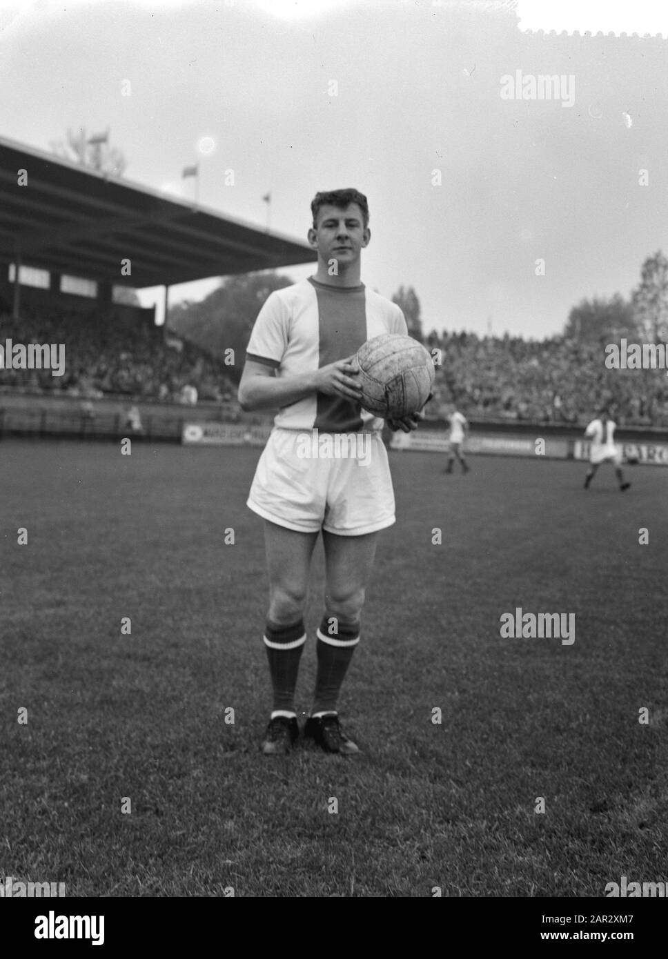 Page 2 Ajax Left High Resolution Stock Photography And Images Alamy