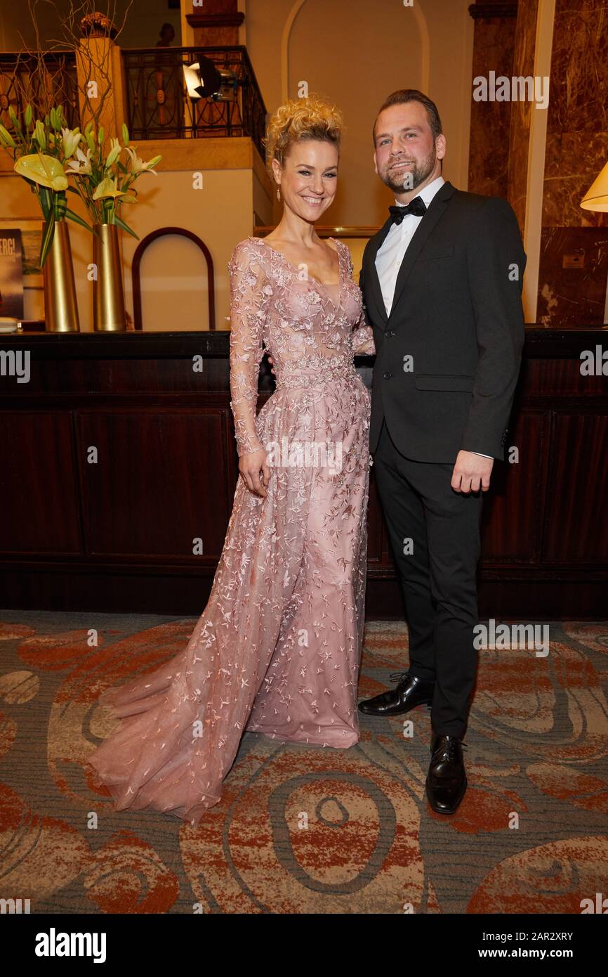 Hamburg, Germany. 25th Jan, 2020. Rhea Harder-Vennewald, actress, and her  husband Jörg Vennewald are coming
