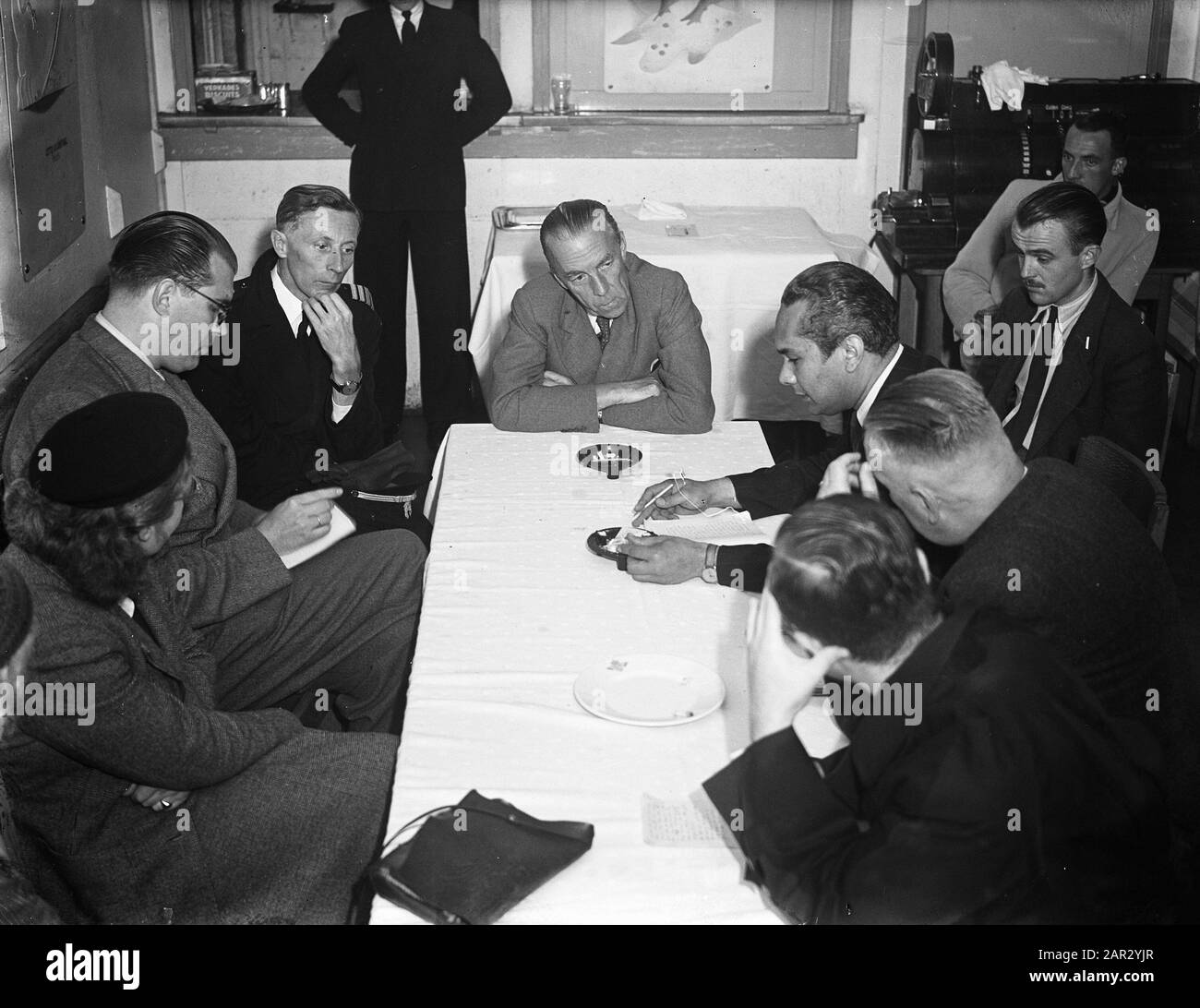 Count Bernadotte at Schiphol  [Graar Folke Bernadottte, UN mediator in the question Palestine] Date: 17 July 1948 Location: Noord-Holland, Schiphol Stock Photo