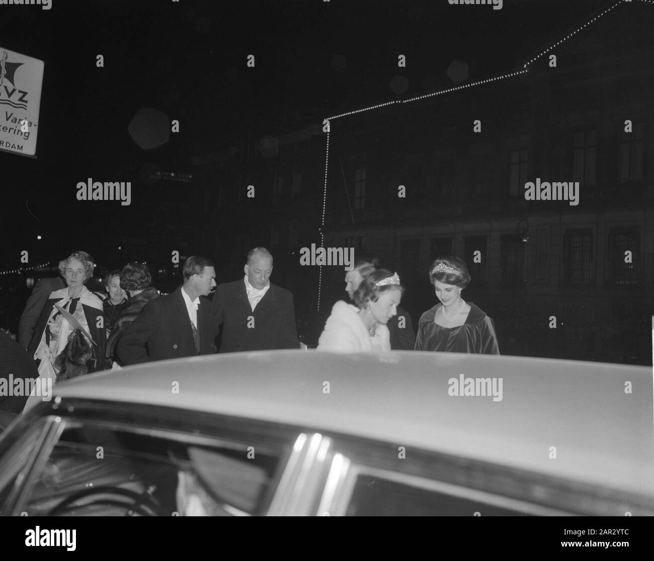 Arrival various guests hi-res stock photography and images - Alamy