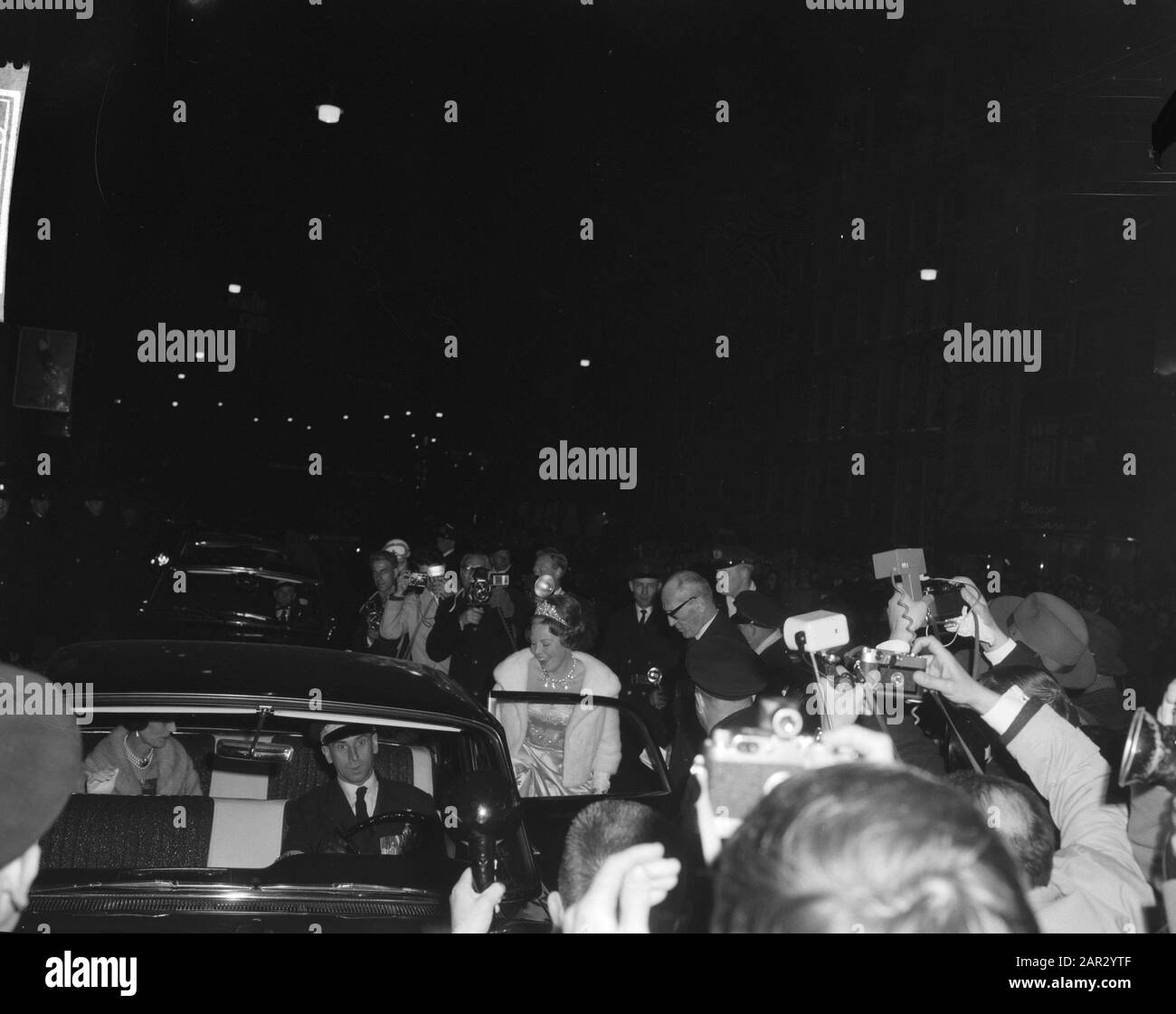 Arrival various guests hi-res stock photography and images - Alamy
