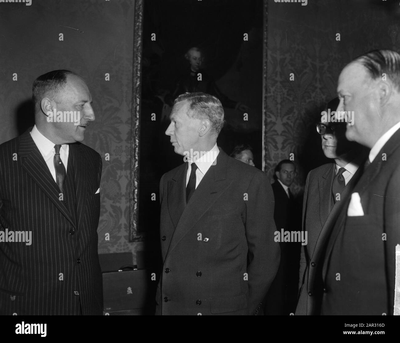 Ministersconference of the West European Union in The Hague. Vlnr. Luns, M. Couve de Murville and Rab Butler Date: 25 October 1963 Location: The Hague, Zuid-Holland Keywords: conferences, ministers Personal name: Butler, R.A., Couve de Murville, Maurice, Luns, Joseph Stock Photo