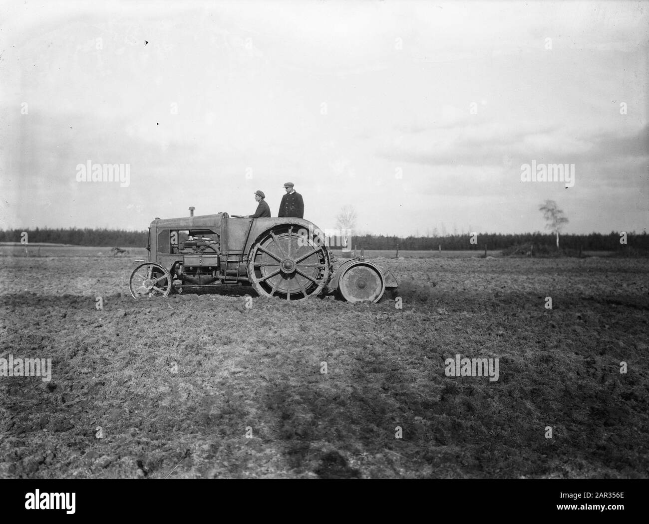 mining, tillage, leveling, shaving, agricultural engines, workers Date: undated Keywords: workers, squirts, leveling, groundworking, agricultural engines, mining Stock Photo
