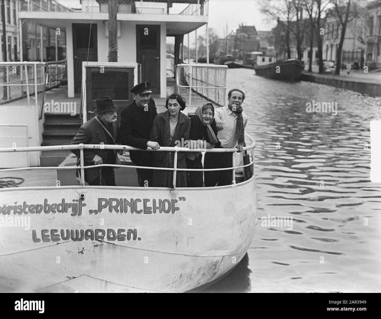 Floating theatre in Leeuwarden Princehof Date: 18 January 1951 Location: Friesland, Leeuwarden Keywords: schouwburgen Stock Photo