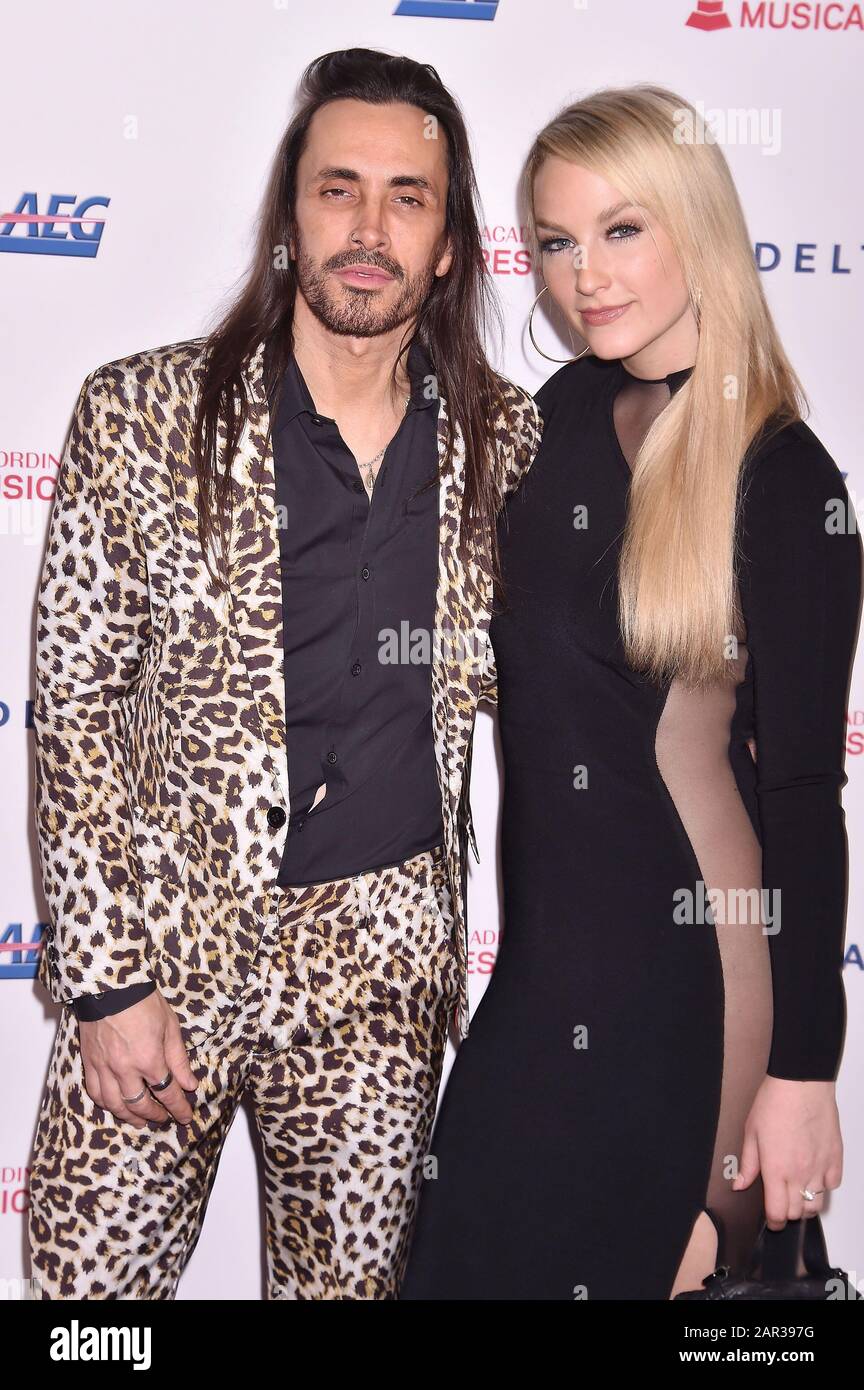 Nuno bettencourt hi-res stock photography and images - Alamy