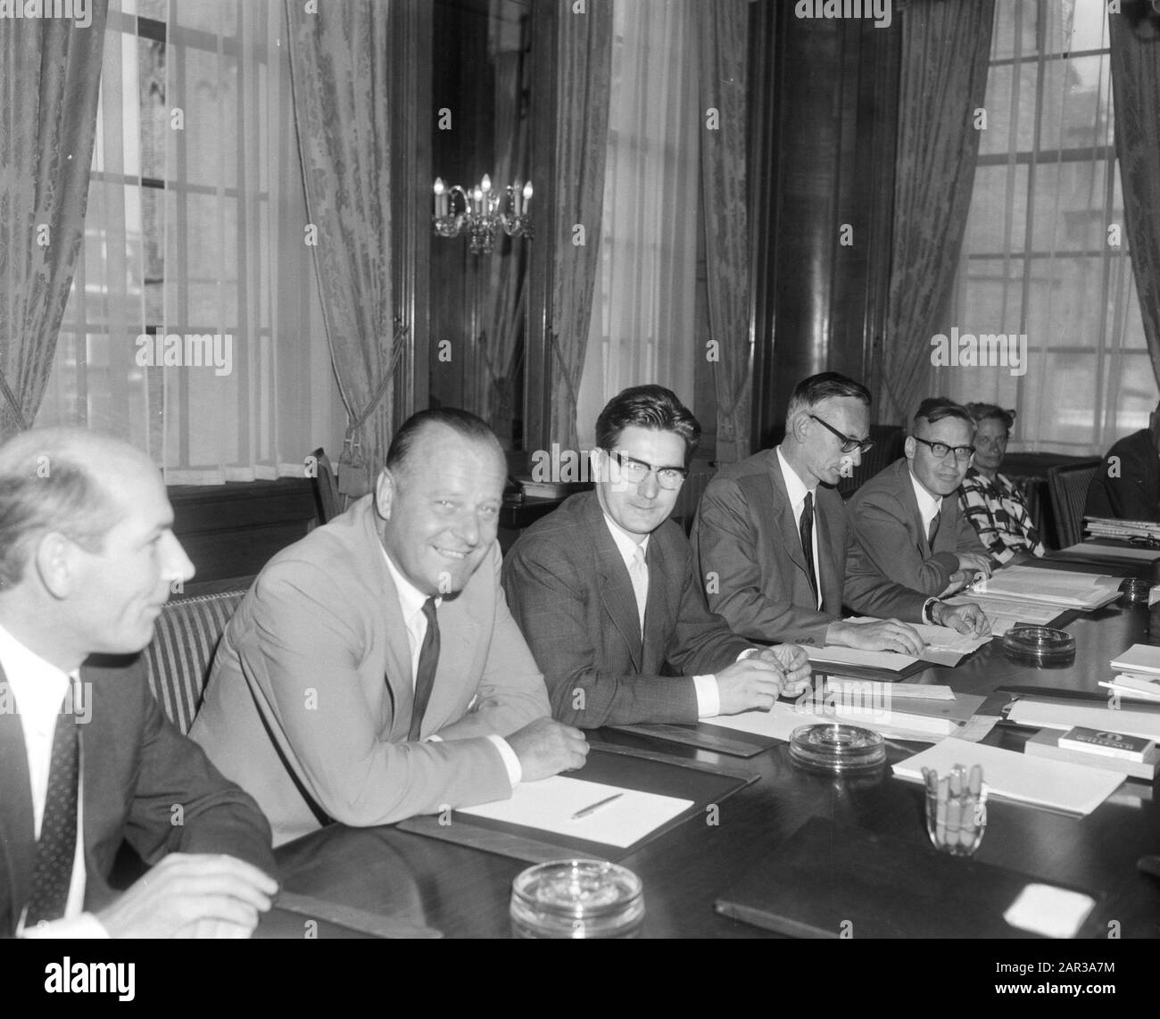 Issue Chinese technicians in Lower Chamber, v.l.n.r. Bos, Blaisse, Westerterp, Staats, Van der Stoel, Minister Diepenhorst and Miss Rutgers Date: 5 August 1966 Location: The Hague, Zuid- Holland Personal name: Bos, Diepenhorst, I.A. Stock Photo