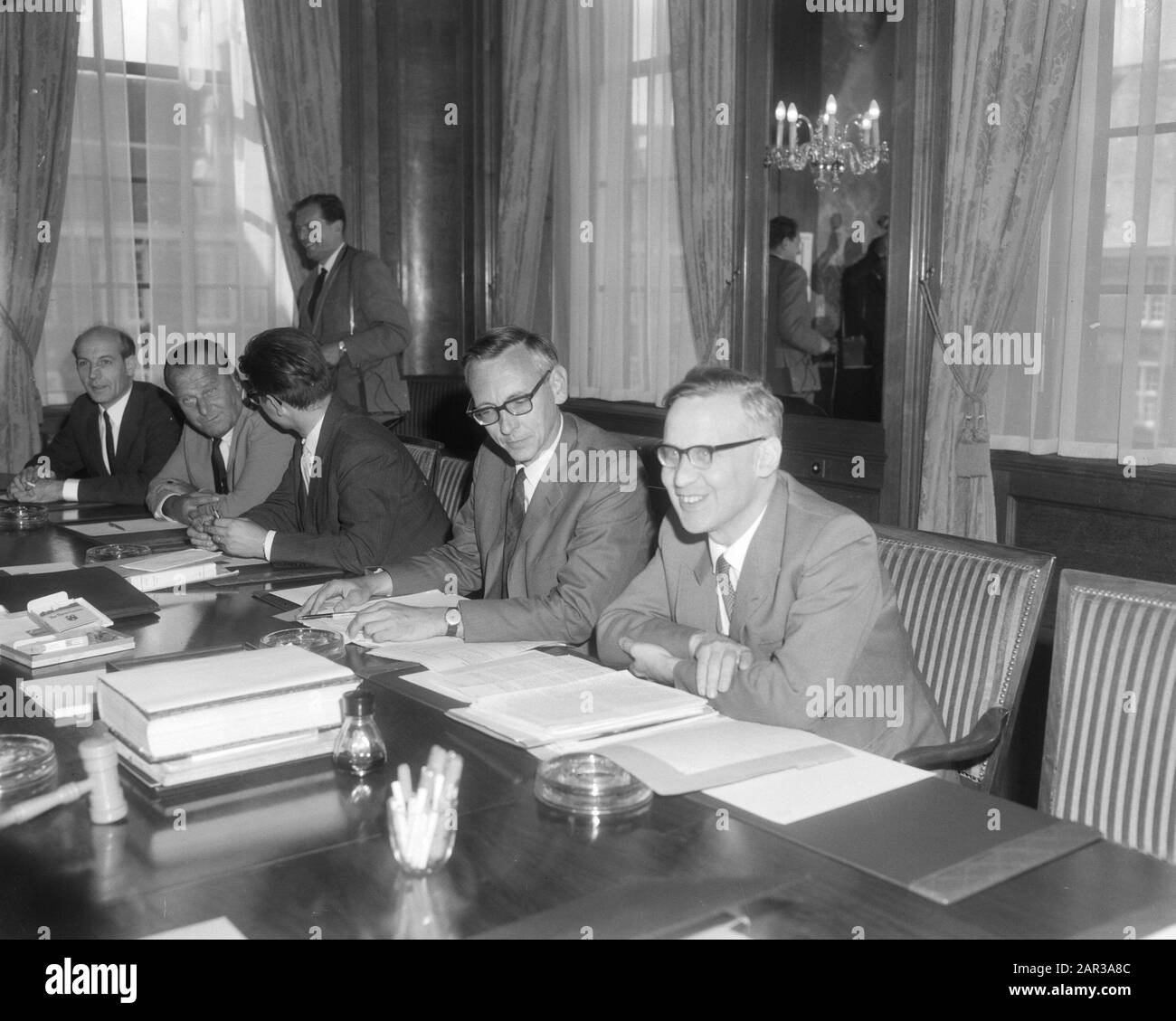 Issue Chinese technicians in Lower Chamber, from l.n.r. de mens Bos, Blaisse, Westerterp, State Secretary Van der Stoel and Minister Date: 5 August 1966 Location: The Hague, Zuid-Holland Personal name: Bos, Diepenhorst, I.A. Stock Photo