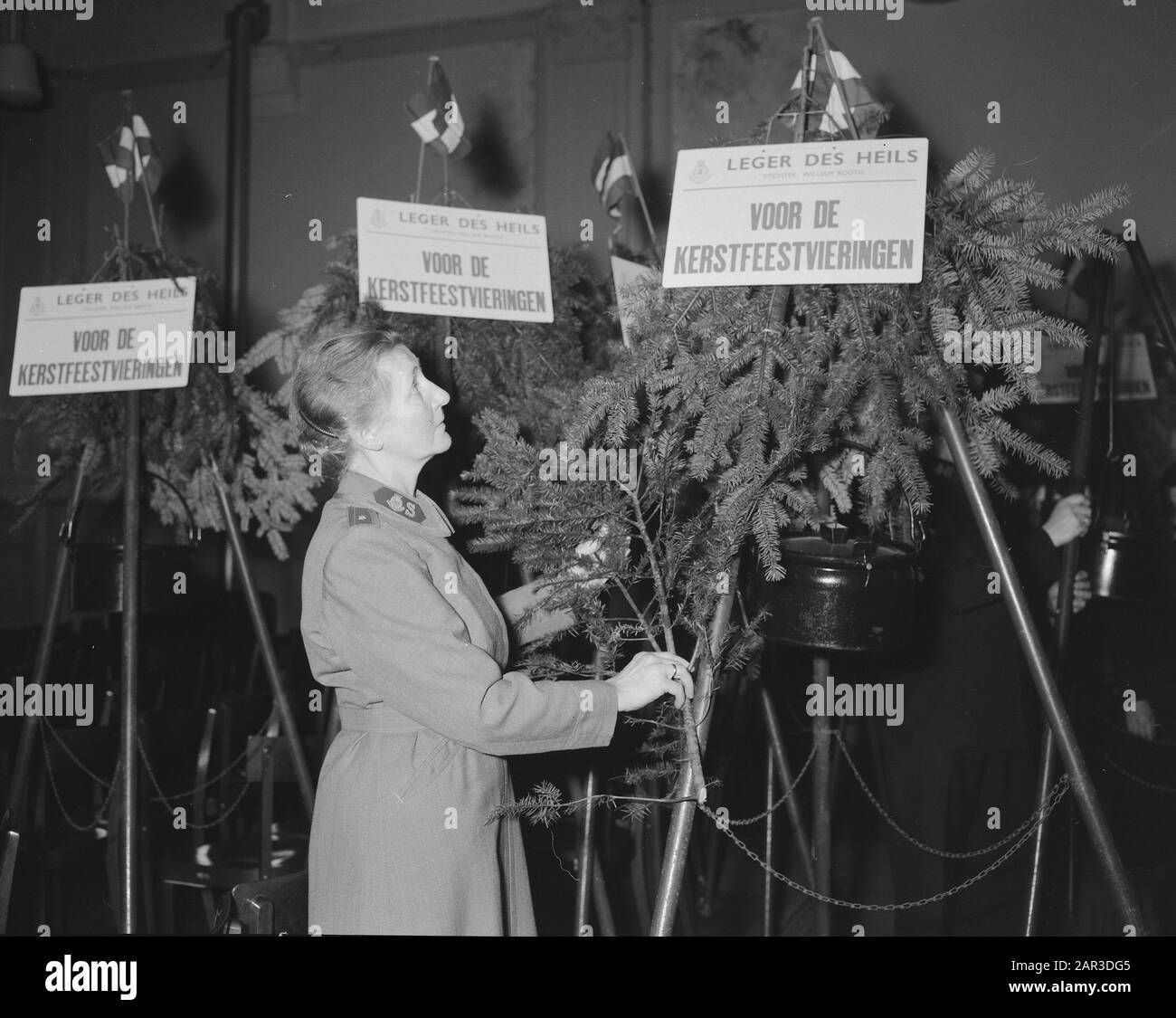 The salvation army volunteer Black and White Stock Photos & Images - Alamy