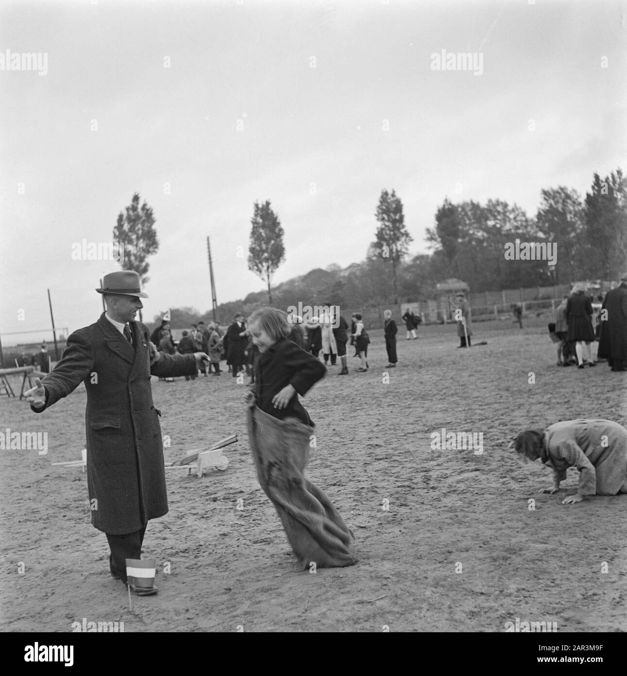 World war ii children evacuees hi-res stock photography and images - Alamy