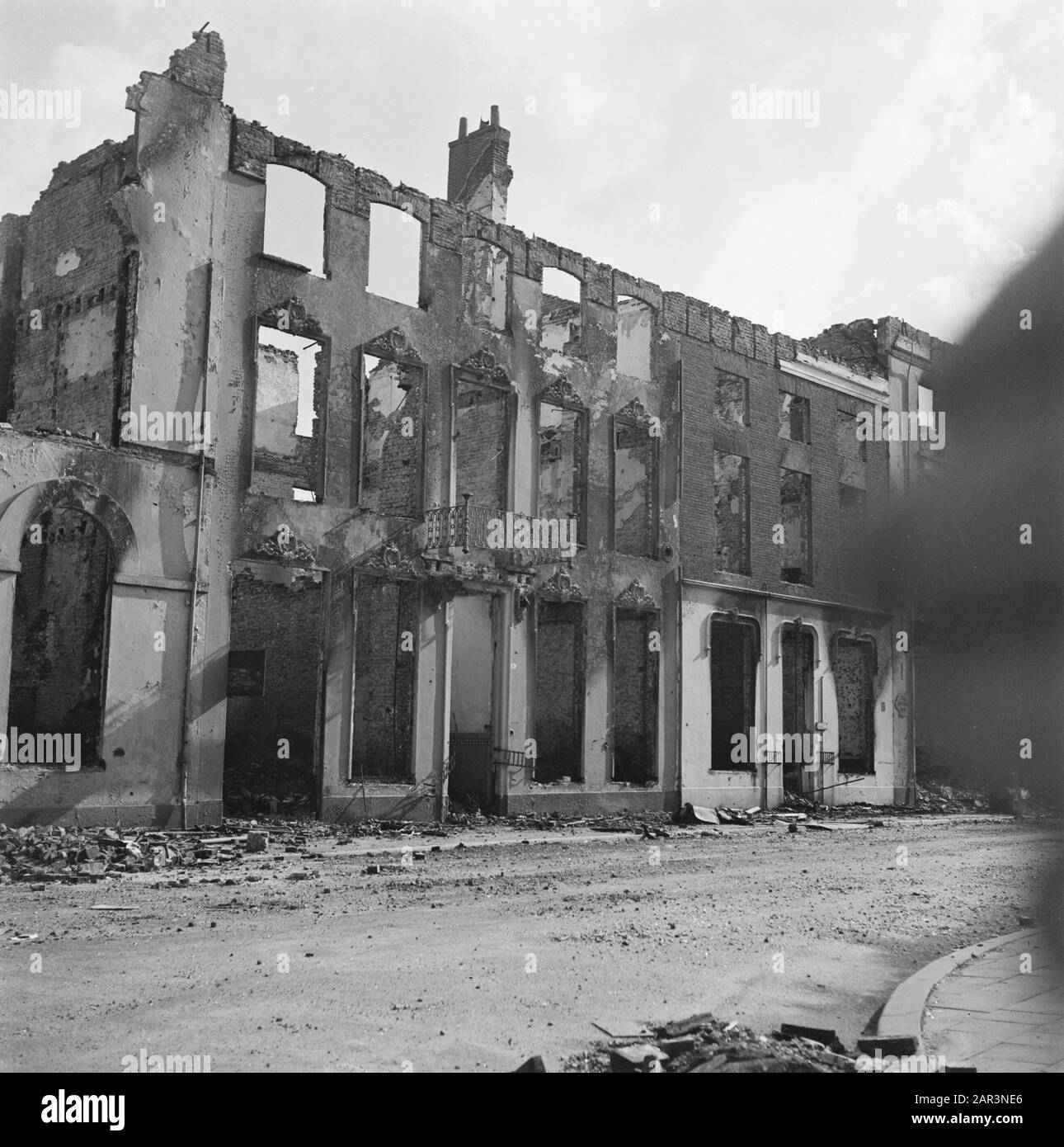 Destruction: Arnhem  [Buildings destroyed. Only the fronts are still] Date: June 1945 Location: Arnhem Keywords: Vernielingen, Second World War Stock Photo