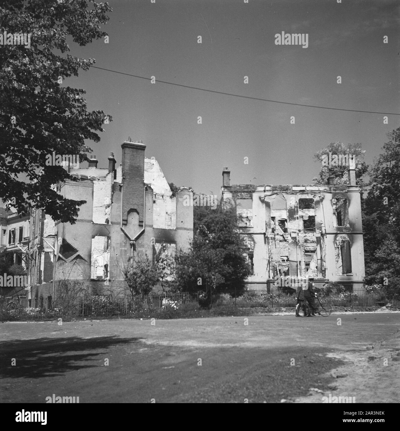 Vernielingen: Arnhem  [Destroyed villas] Date: June 1945 Location: Arnhem Keywords: buildings, World War II, destruction Stock Photo