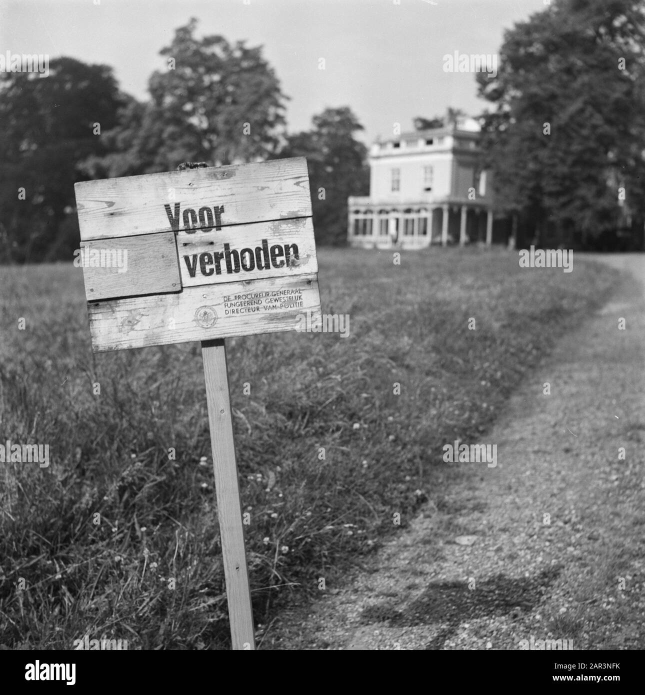 Destructions: Arnhem   [made invisible] forbidden. The Attorney General acting Regional Director of Police Date: June 1945 Location: Arnhem Keywords: Vernielingen, Second World War Stock Photo