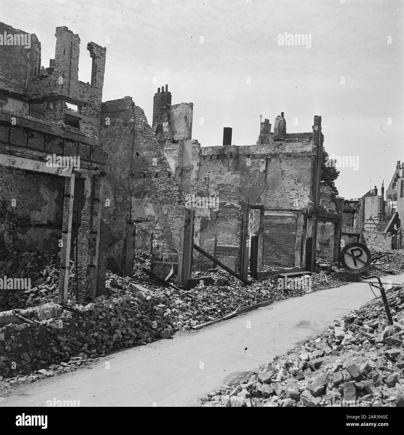 Vernielingen: Arnhem  [destroyed buildings] Date: June 1945 Location: Arnhem Keywords: buildings, Second World War, destruction Stock Photo